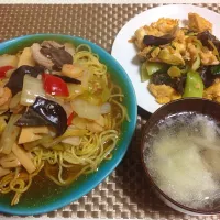 Snapdishの料理写真:五目かた焼きそば、生きくらげの卵炒め、中華スープ|Bet2yさん