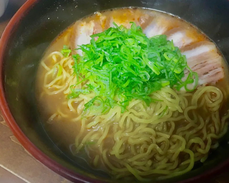 自分賄い飯
       先日の尾無し海老鍋
      からの海老味噌叉焼麺|ちゅら夏さん