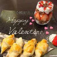 Snapdishの料理写真:バレンタインプレート^_^❤️チョコイチゴパフェ❤️チョコパイ❤️|よっちさん