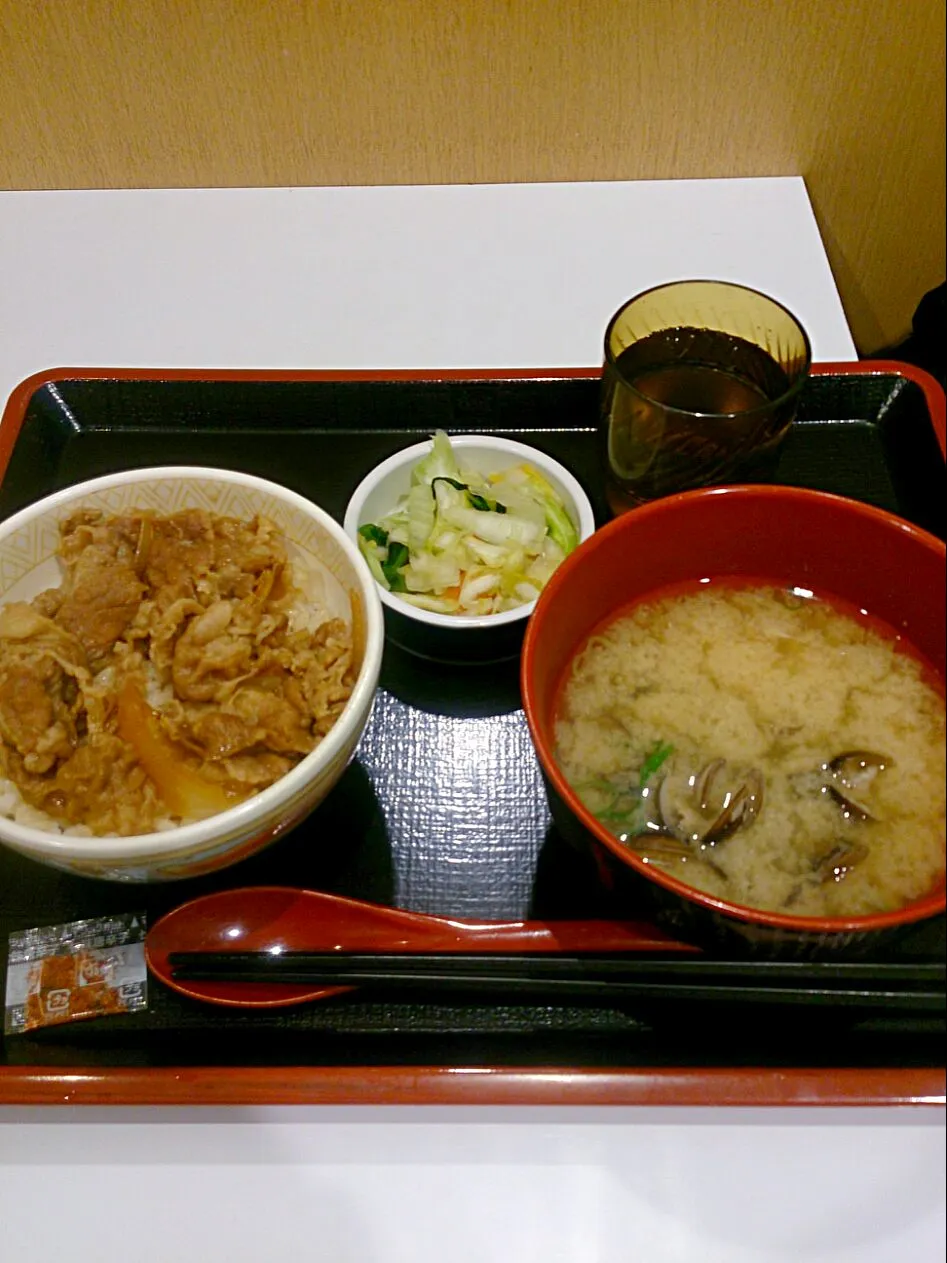 すき家のミニ牛丼としじみ汁セット♪|しまだ ちえこさん