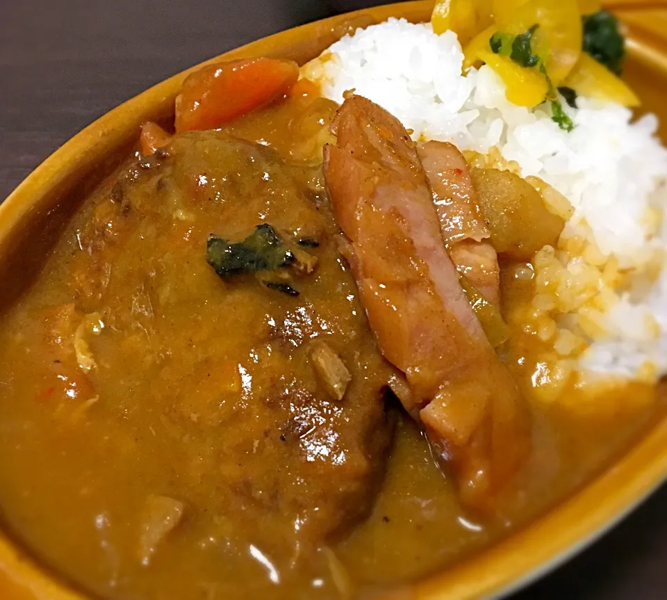 晩ごはん  ハンバーグとウインナーのカレー|ぽんたさん