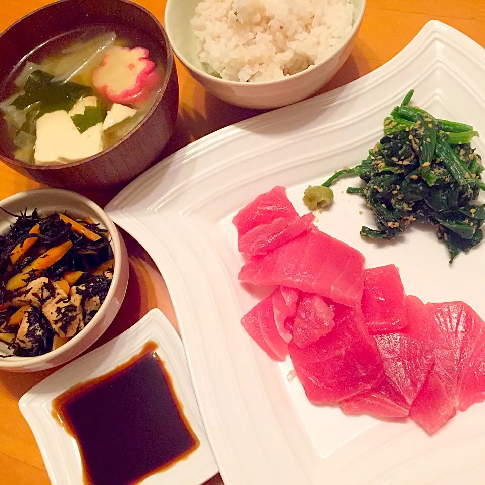 マグロ、ひじき、おひたし、豆腐と白菜のお味噌汁|harukaさん