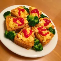 Snapdishの料理写真:バレンタインバージョン！オムライスケーキ！デコボート使用！|sakiさん