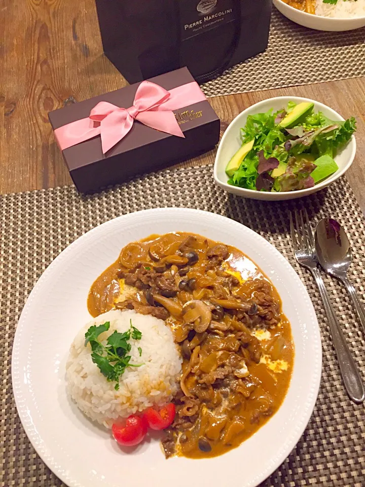 バレンタインディナー💓
ビーフストロガノフ、アボカドグリーンサラダ🥑🥗|まみりんごさん