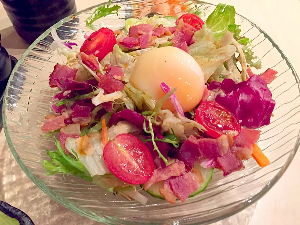 Hot spring egg, bacon & vegetable salad|Sky Blueさん