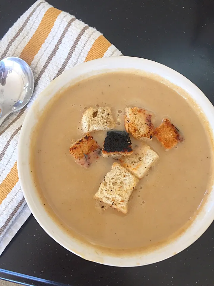 Leek and Potato Soup with Sourdough Croutons|K Goodnessさん