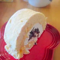 Snapdishの料理写真:きな粉と小豆のロールケーキ|まるさん