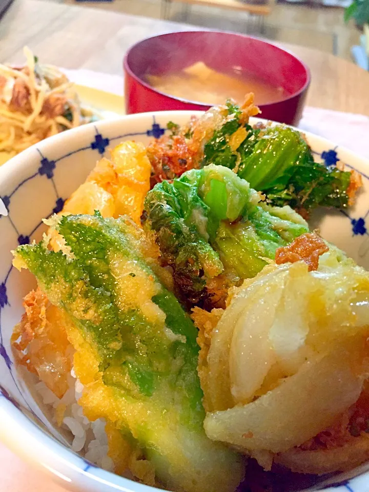 子持ちた高菜と玉ねぎかき揚げの天丼|ひっちゃんさん