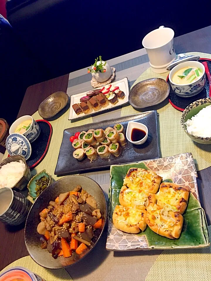 お夕飯
☆茶碗蒸し
☆筑前煮
☆咲きちゃんのピリ辛ネギ味噌きつねピザ
☆細ねぎの肉巻き
☆娘からのバレンタインチョコ|kiyoさん