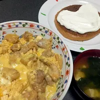 Snapdishの料理写真:チーズ親子丼と炊飯器ガトーショコラ|Riさん