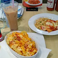 🏡Pizza Hut Royal Plaza, Surabaya
Menu : Chicken Parmigiana Classic Fettuccine, Cheese Beef Fusilli, Chocolate Blast, and Blue Ocean
Address : Royal Plaza, Groun|Pramita Riza Oktavianiさん