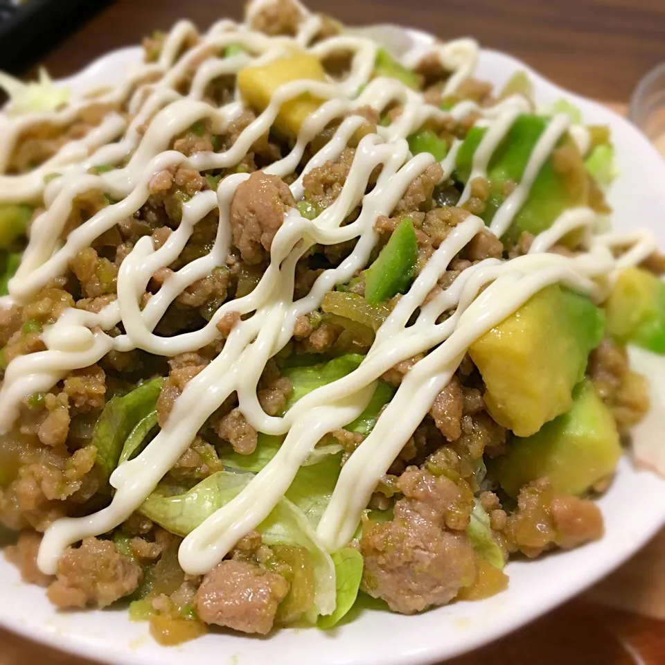 アボカドと甘辛挽肉の丼|たまさん