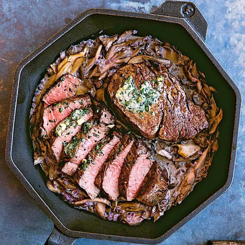 cast Iron Steak with red wine and mushrooms|🌺IAnneさん