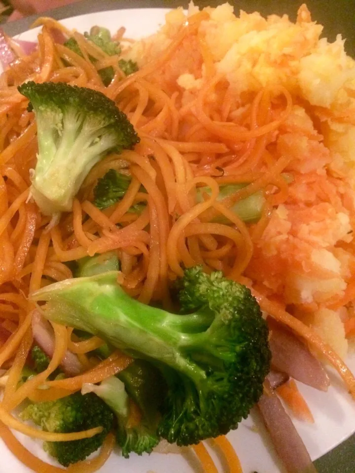 Root vegetable mash, butternut squash noodles & broccoli|Nick Hiderさん