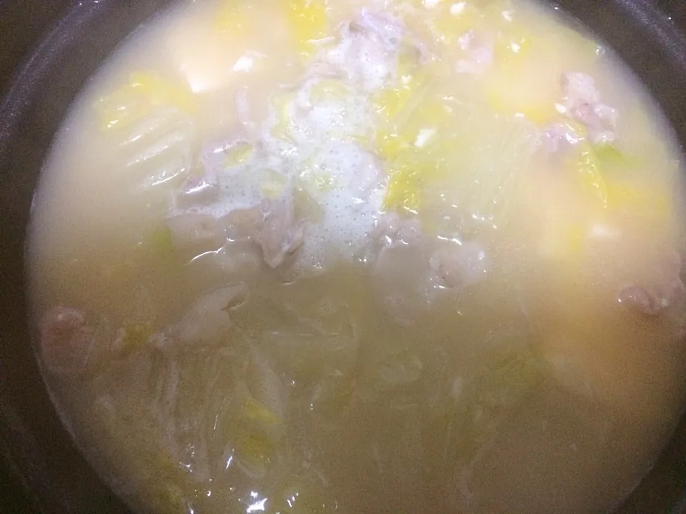 Snapdishの料理写真:鶏白湯豚肉豆腐鍋|ばーさんさん