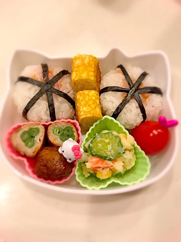 肉巻き＆梅干しおにぎり弁当💕|Michiko Okamotoさん