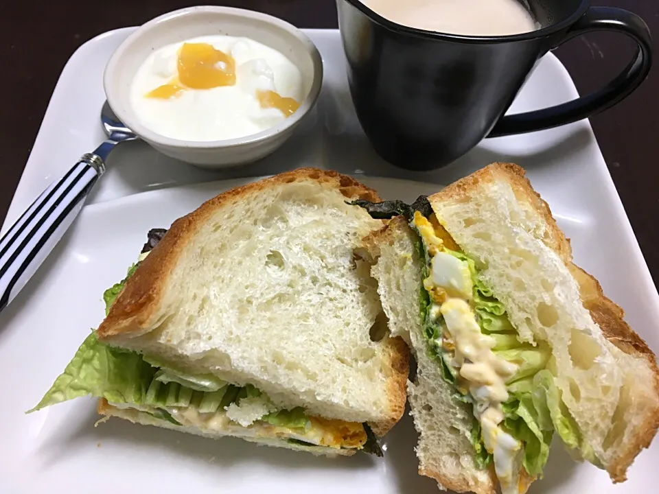 Snapdishの料理写真:朝食 #サンドイッチ #レモンカードヨーグルト|mokoさん