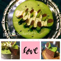 Snapdishの料理写真:1日遅れ〜のバレンタインケーキ😅🙌  抹茶グラサージュのSachertorte✨🍵

至福のザッハトルテ♡〜極上レシピ〜 by ゆーママ・松本ゆうみ

#バレンタイン #ケーキ#抹茶 #子供のおやつ