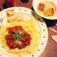 ミートソースパスタとブロッコリーのクリームスープ|しろいひつじさん