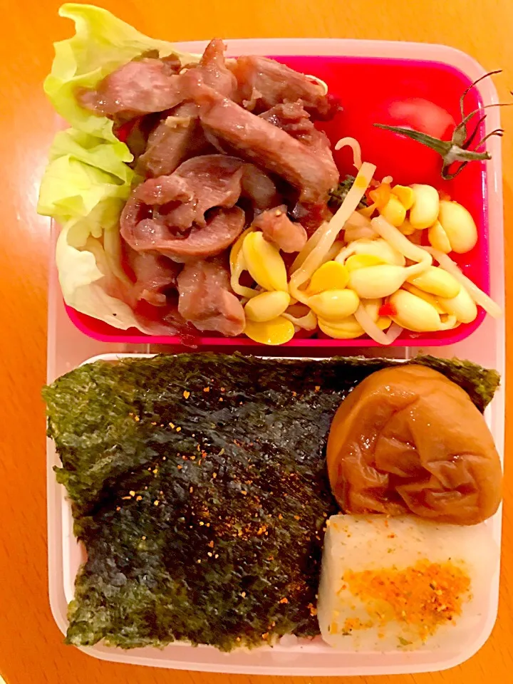 Snapdishの料理写真:パパお弁当🍱😋  砂肝の焼肉  もやしナムル  レタスプチトマト  ツナマヨ  大根の糠漬け  梅干し  焼き海苔|ch＊K*∀o(^^*)♪さん