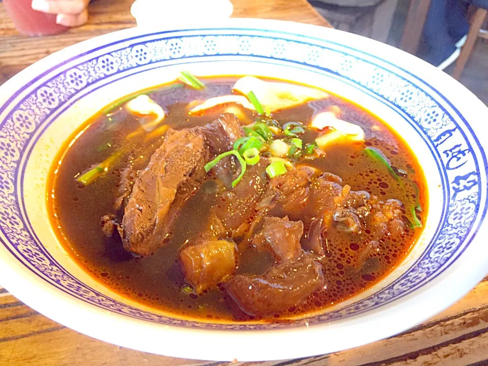 Braised beef noodles with cowheels|Sky Blueさん