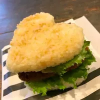 Snapdishの料理写真:今年のバレンタイン！
メンチライスバーガー(^_-)|mihomiho628さん