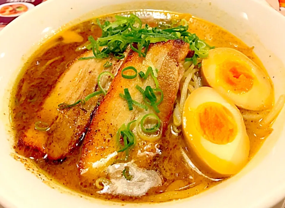 Snapdishの料理写真:アブチャーシュー黒マー油の味噌ラーメン - Seared char-siu pork and spicy black ma-oil miso ramen😋❤️✨|Liezlさん