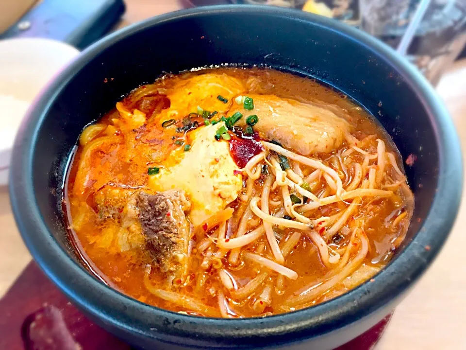 やわらか牛カルビの辛口チゲ - Korean spicy soft beef ribs stew😋❤️✨|Liezlさん