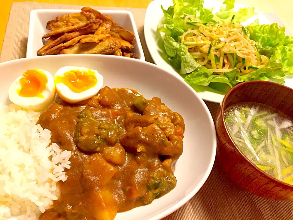 カレーライス・中華サラダ・ごぼうチップス・オクラとネギのスープ|maronyaさん