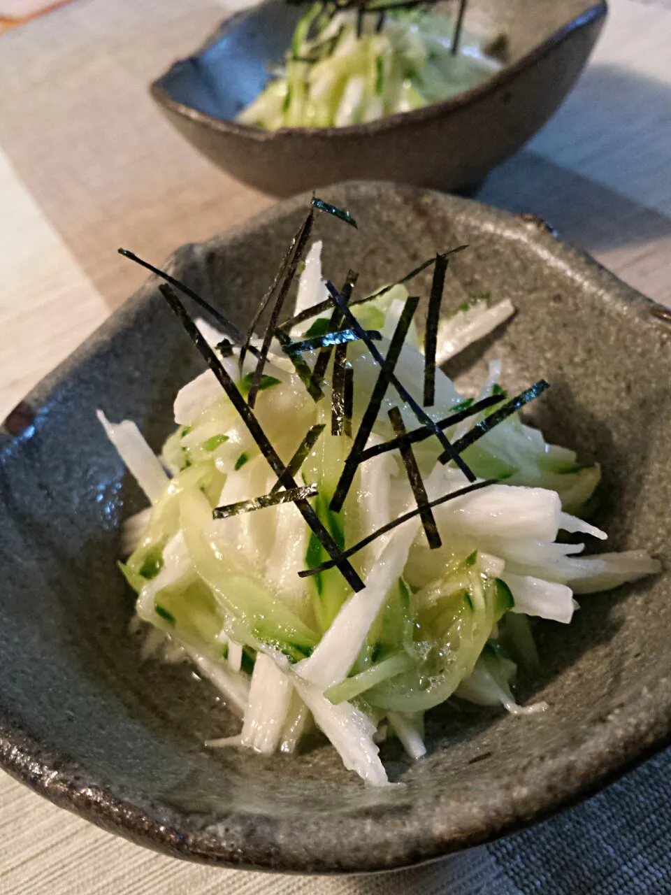 Snapdishの料理写真:長芋ときゅうりの酢の物|おちゃわんさん