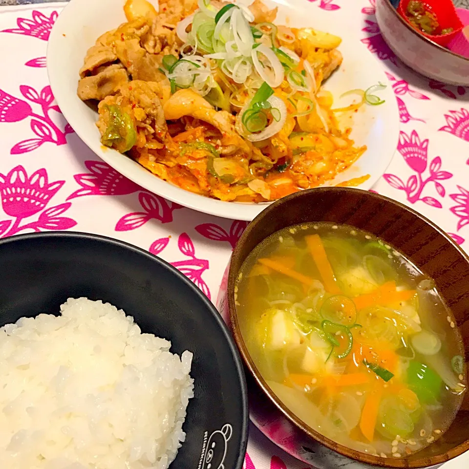 Snapdishの料理写真:#豚キムチ #中華スープ|𝕜𝕪𝟙𝟘𝟚𝟘𝟙𝟠さん