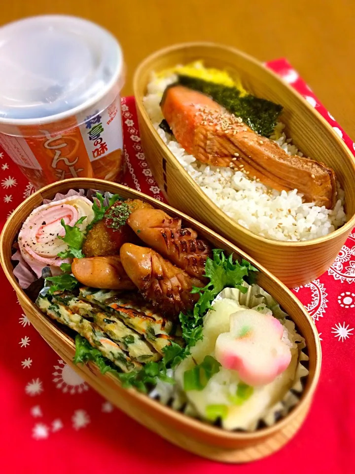 息子君弁当🎶
白菜ロール
ウイン
コロッケ(チン)
チヂミ
揚げだし豆腐
焼き鮭のっけごはん。
豚汁(カップ)|BooBooさん