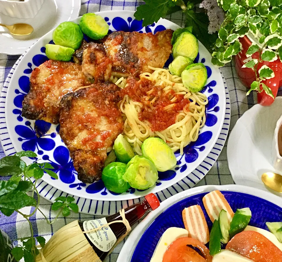 塩麹漬けのローストポーク
スパゲティ、トマト🍅ソース
芽キャベツ
塩麹に一晩漬けた豚ロース
シンプルに焼いて、トマトソースを
かけましたよ
すんごく、美味しい|ゆかモンさん