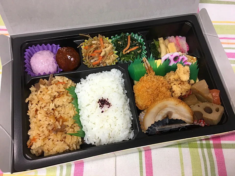 Snapdishの料理写真:味づくし弁当 CM撮影現場 知多半島宅配|Naokazu Kuritaさん