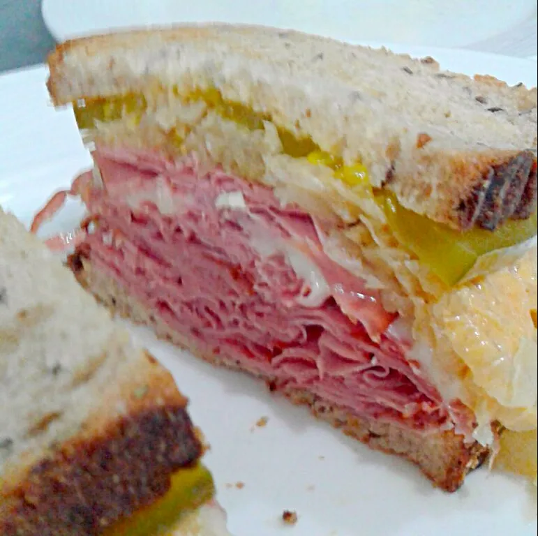 classic NY pastrami sandwich|Jorge Bernal Márquezさん