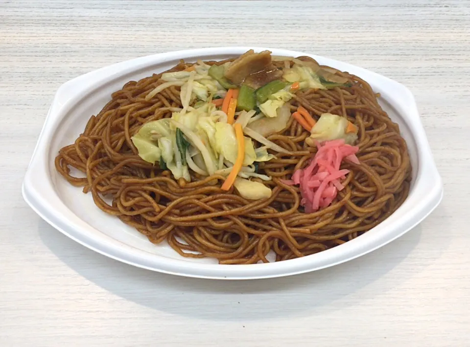 肉と野菜の旨み広がる麺たっぷりソース焼きそばを頂きました。|momongatomoさん