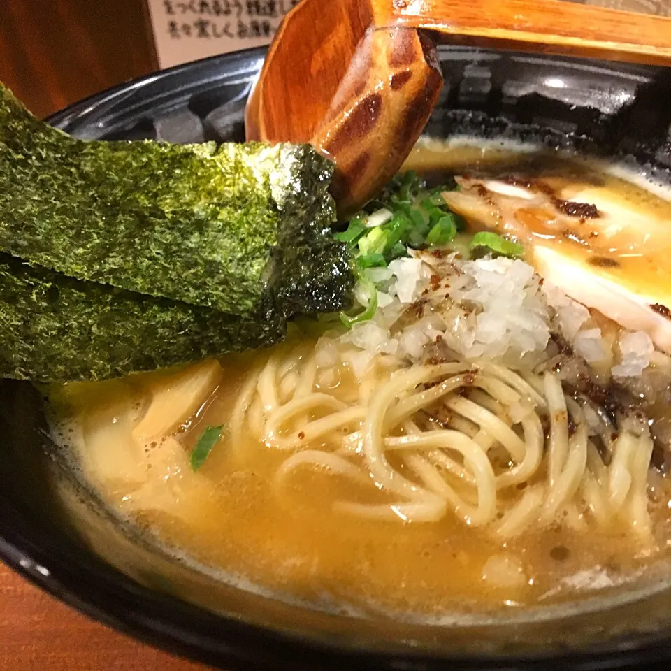 Snapdishの料理写真:中野 麺匠黒庸介〜鶏白湯の名店ようすけの姉妹店😋|moririyyyさん