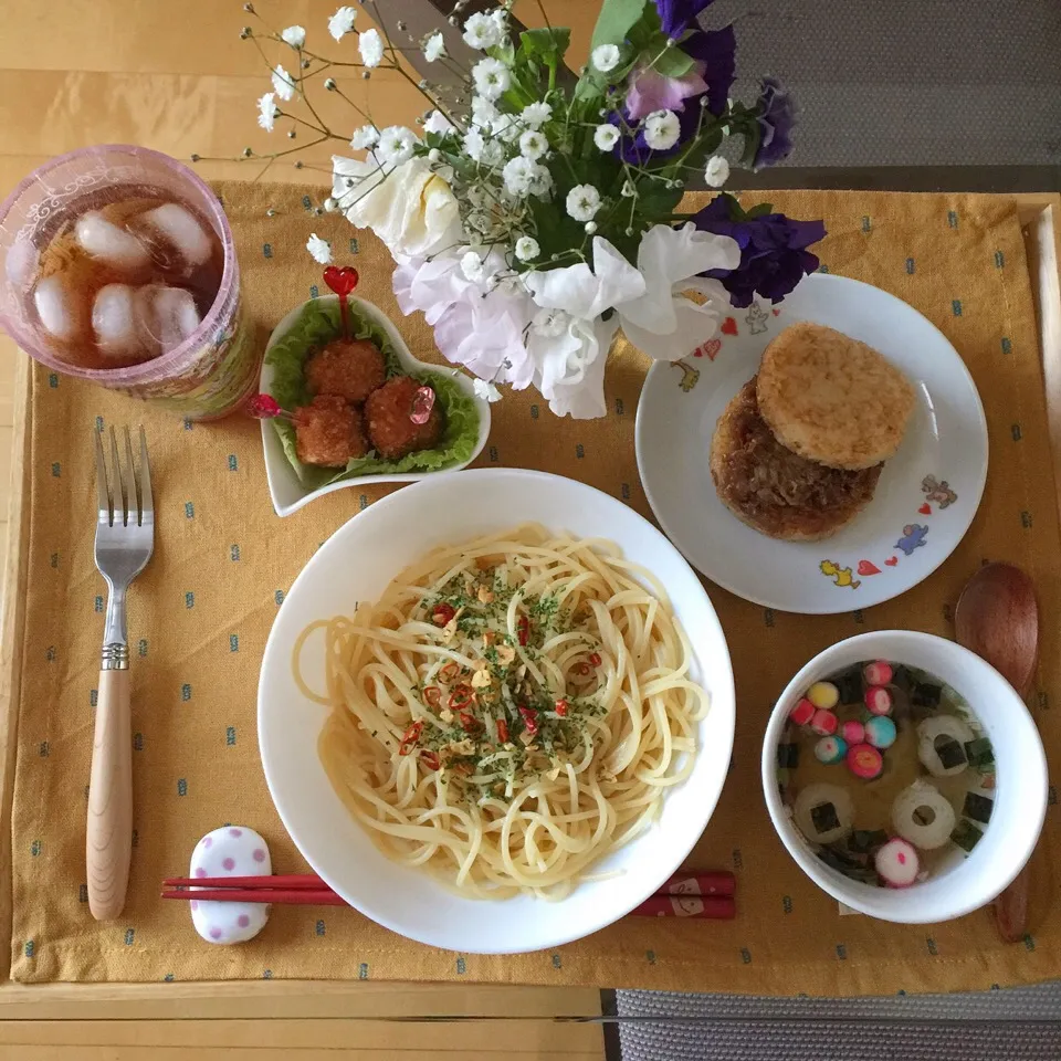 2/17❤︎娘の晩ごはん❤︎
・ペスカトーレパスタ
・ひとくちチキン唐揚げ
・焼肉ライスバーガー
・お吸い物|Makinsさん