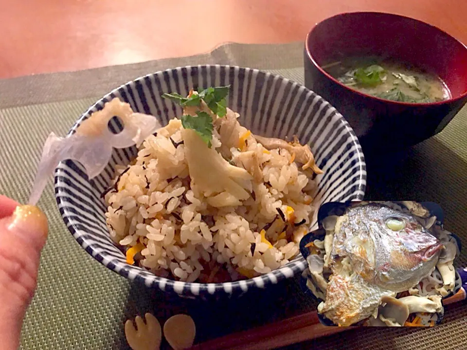 Rice cooked w/shredded sea bream🍚鯛のあらで生姜たっぷり五目鯛飯|🌈Ami🍻さん