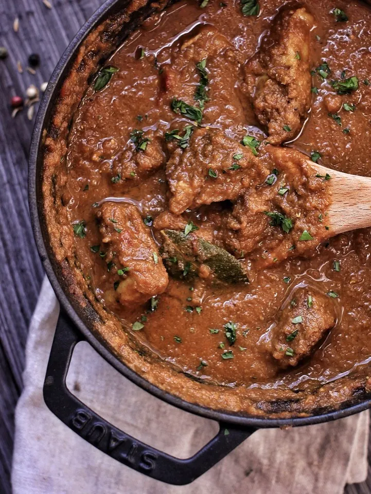 Staubでポークカレー🍛
小麦粉は使わずにシンプル&スパイシーに😋|mizukudasaiさん