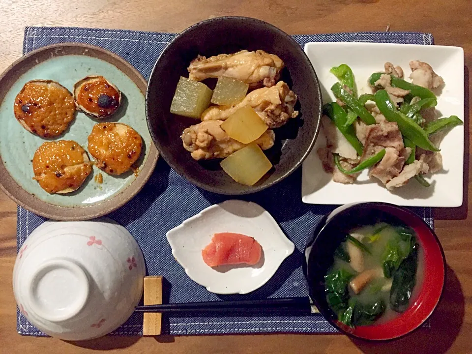 Snapdishの料理写真:鶏肉と大根の煮物、しいたけ焼き、ピーマンと豚肉の炒めもの|せさん