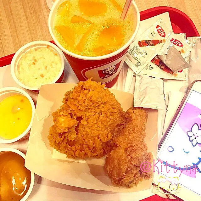 ᏦƑᏟ 🐔Fortune Meal
🔥Hot crispy chicken 🍗
Whipped potato 🥔
🍀Coleslaw 🥗
Golden cheese 🧀 mushroom sauce 🍄
Mango Peach 🍑|🎀Kittyna🌸さん