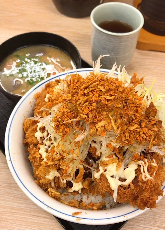 やみつきスパイスのチキンカツ丼
とん汁 小|るみおんさん