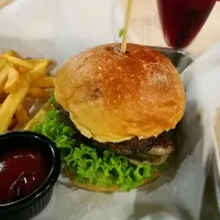 Snapdishの料理写真:Vegan Burger with beetroot fresh juice|samantha wさん