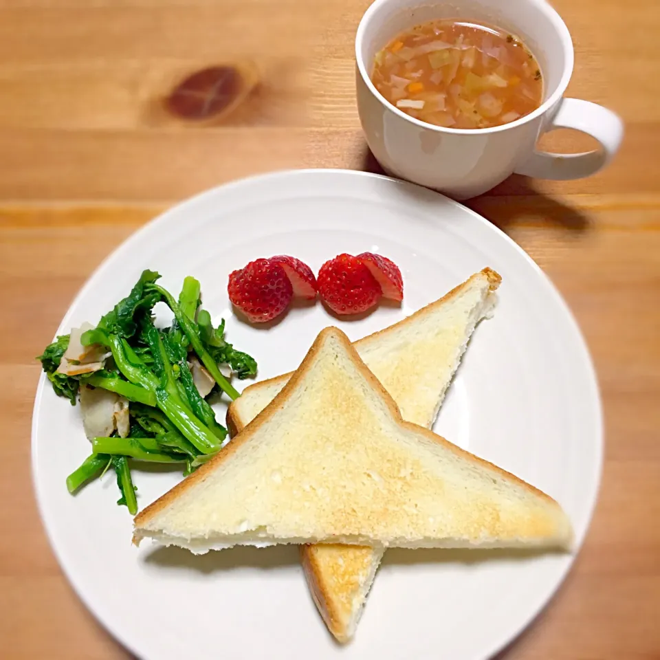 2017/02/18の朝食
菜の花とベーコンの炒め物
ミネストローネ
トースト
イチゴ|Shirokoさん