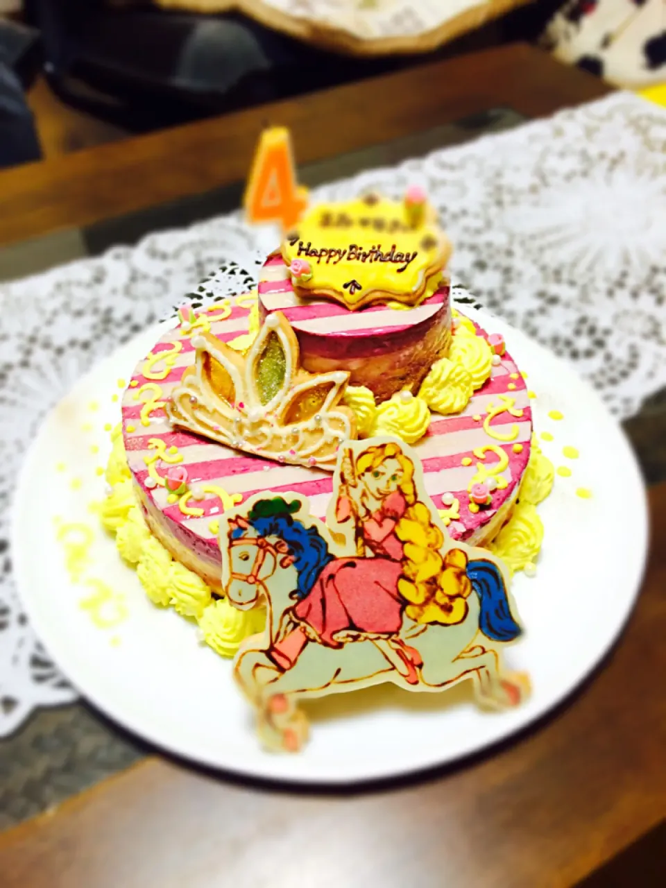 Snapdishの料理写真:ラプンツェルカラー♫カシスとヨーグルトチーズムースのバースデーケーキ🎂|伊藤明日香さん