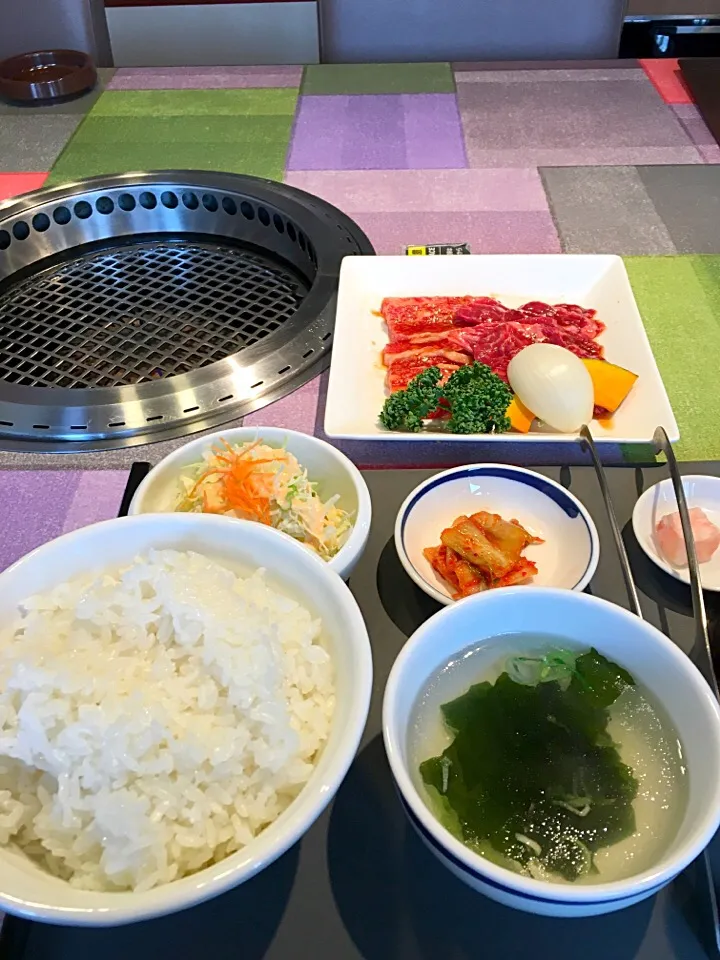 今日の昼飯は焼肉😊|フージさん