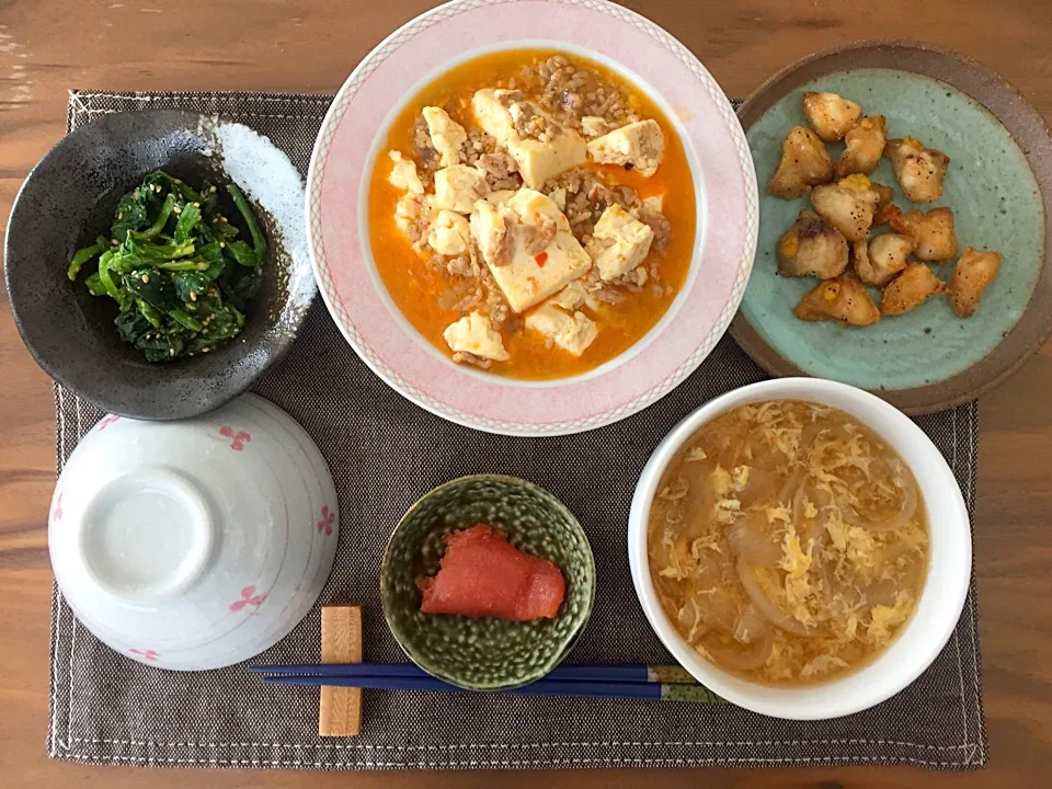 麻婆豆腐、ぼんじり焼き、ほうれん草の胡麻和え、玉ねぎスープ|せさん