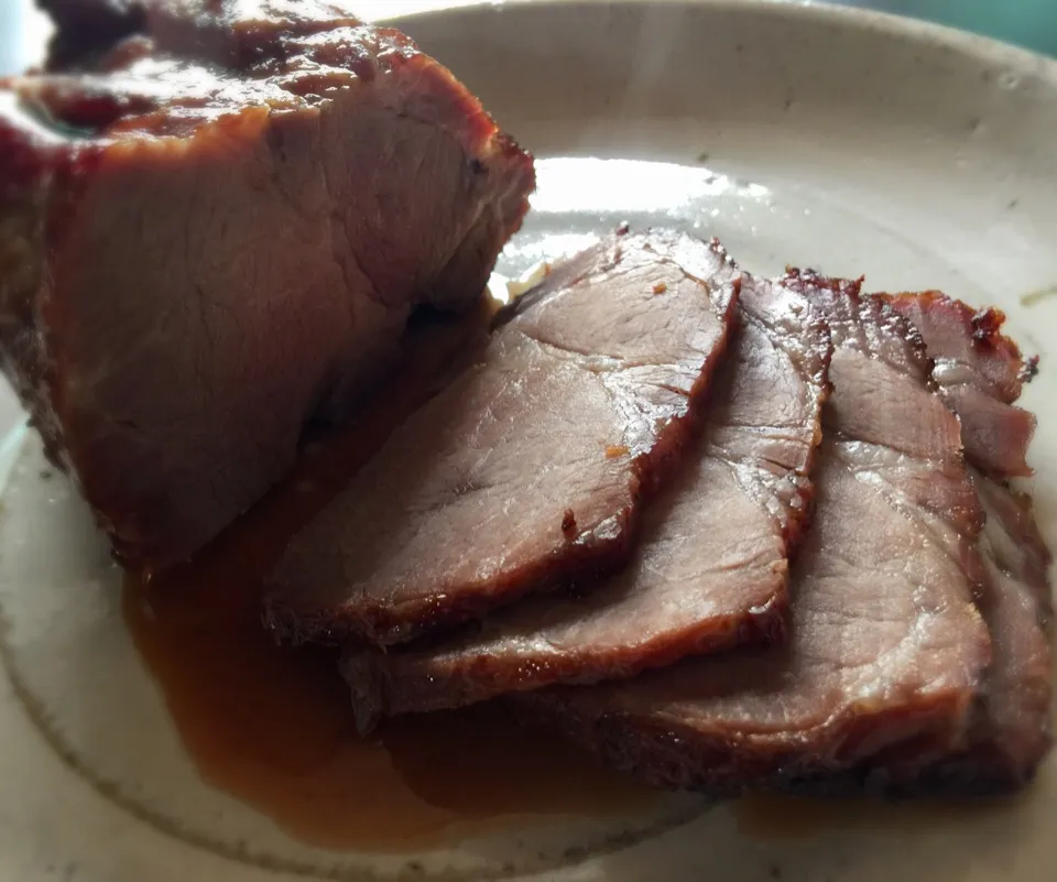 sakurakoちゃんの料理 漬け込んで焼くだけで本格焼豚(＾ω＾)～焼きあがり～|ぷっくりんこ💙さん