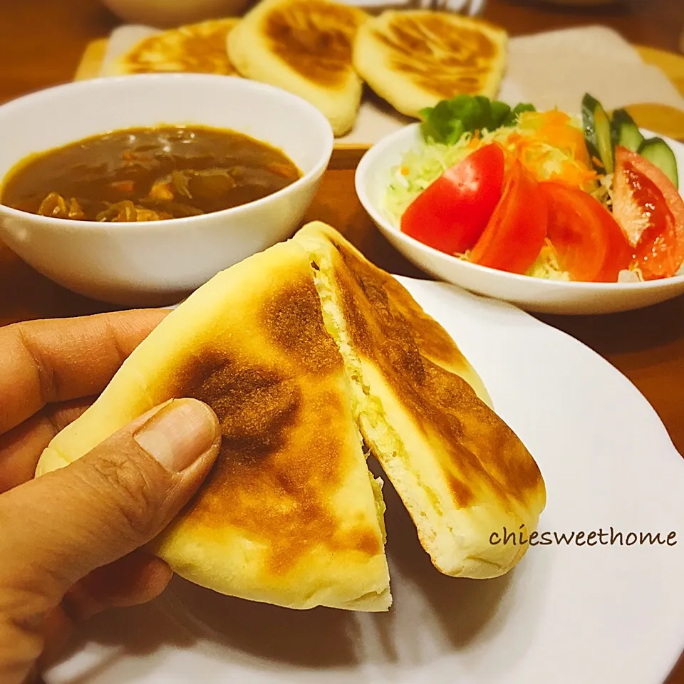 Snapdishの料理写真:チーズナンとチキンカレー|chieko ♪さん